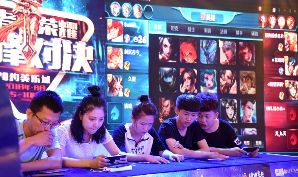 没必要那么恨他，对吧？ Xiaotian 的赵信在场上游走，刺穿了 Scout ， Weibo Gaming 先拿到赛点